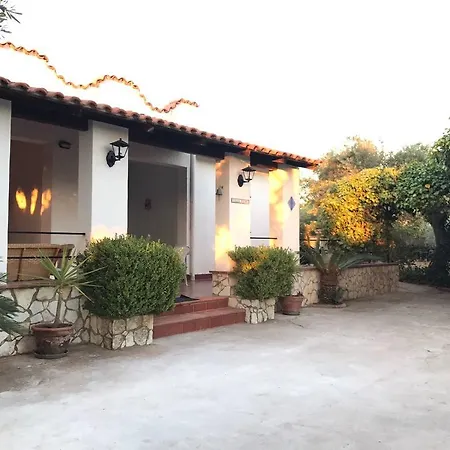 Holiday home Flora *